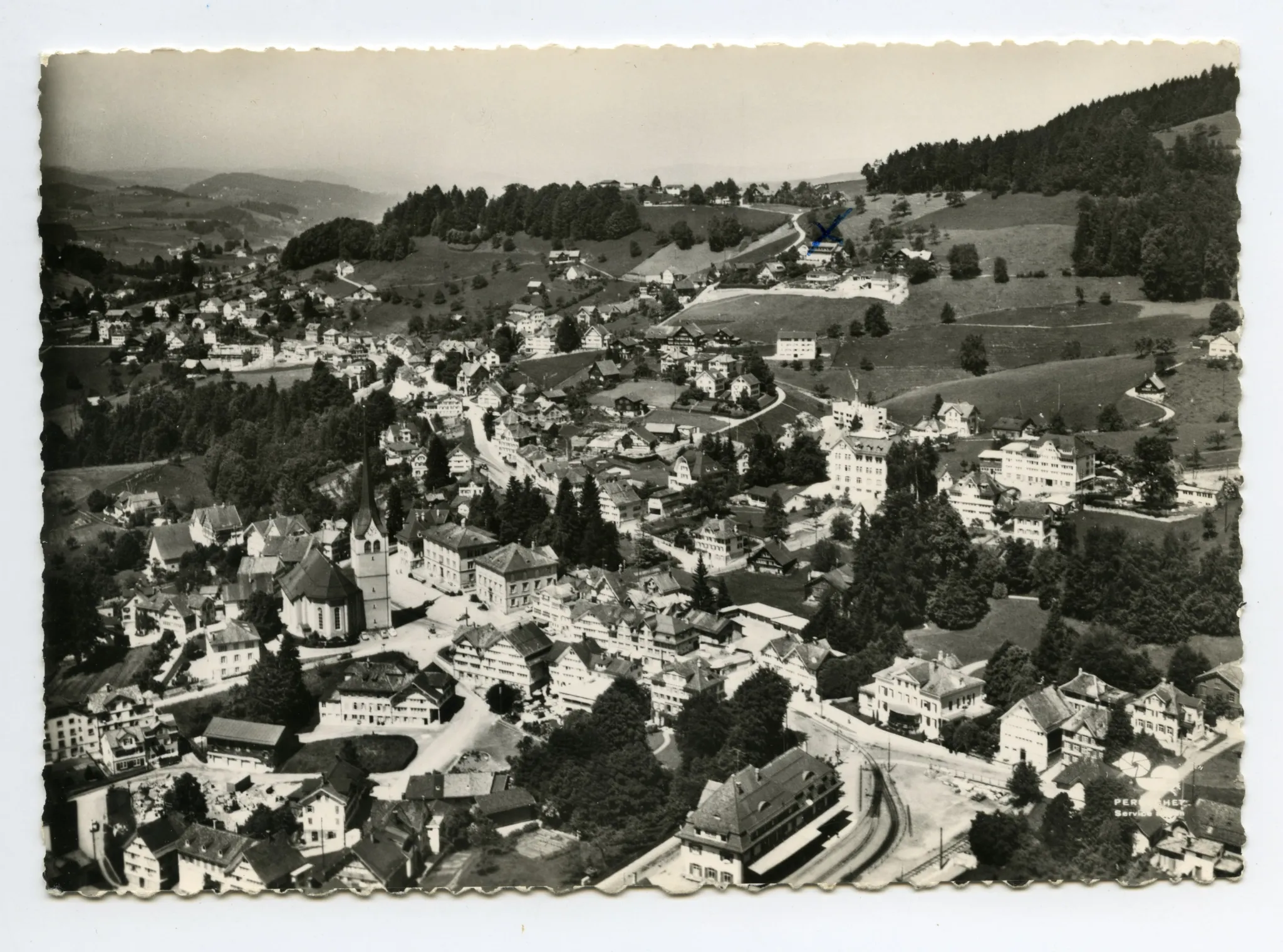 Bahnhof, Dorfplatz/Dorfkern bis Stofel und Fernblick (mit Kugelschreiber-X markiert)