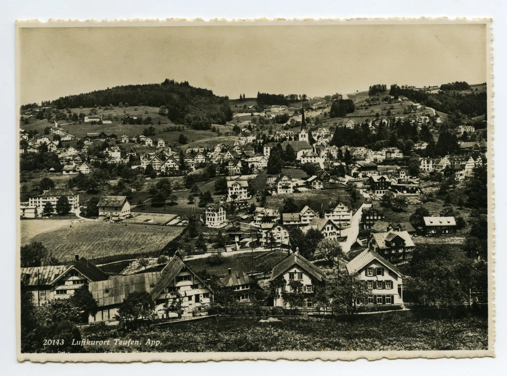 im Vordergrund Schönenbüel/Bächli, mit Krankenhaus, Bahnhof (äusserster Bildrand), Fernblick, Blick zu Frölichsegg, Bad Sonder, Schäflisegg