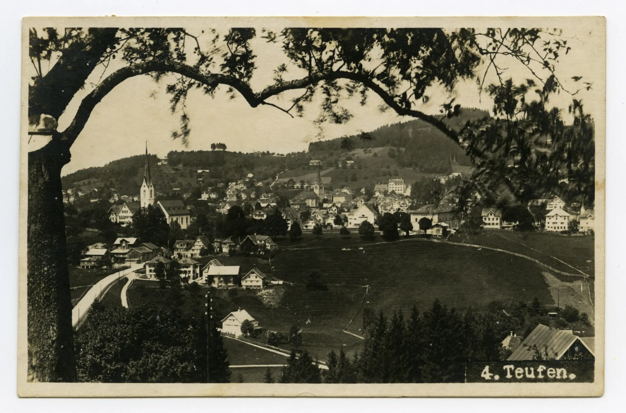 vorne Sammelbüel, mit Zeughaus, beiden Dorfkirchen. Blick zu Fernblick, Schwendibüel