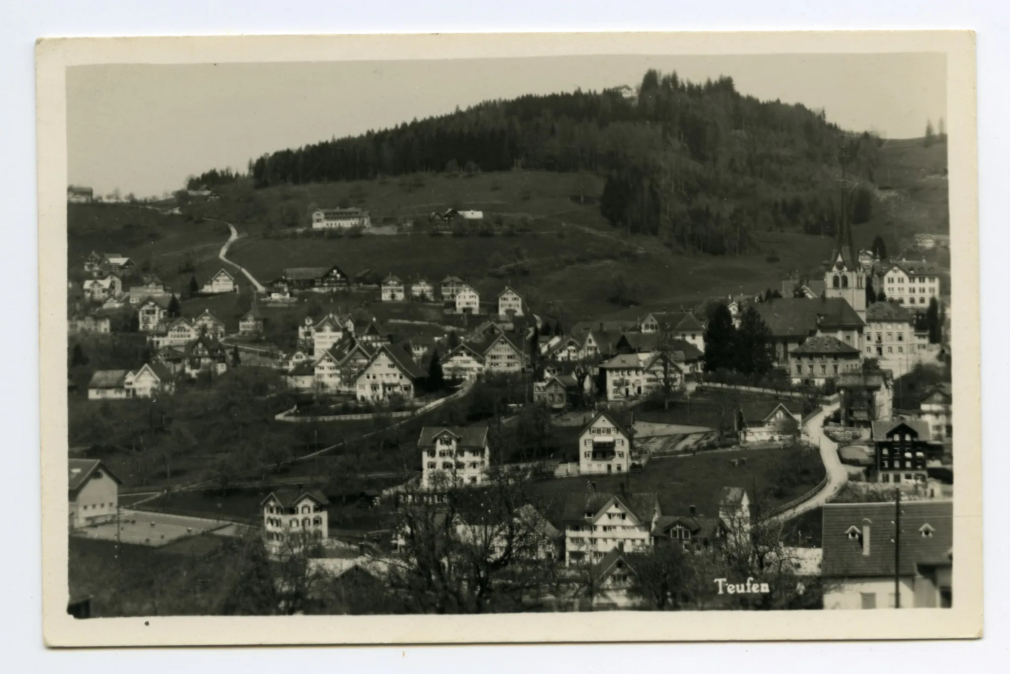 mit Fernblick. Blick zur Frölichsegg