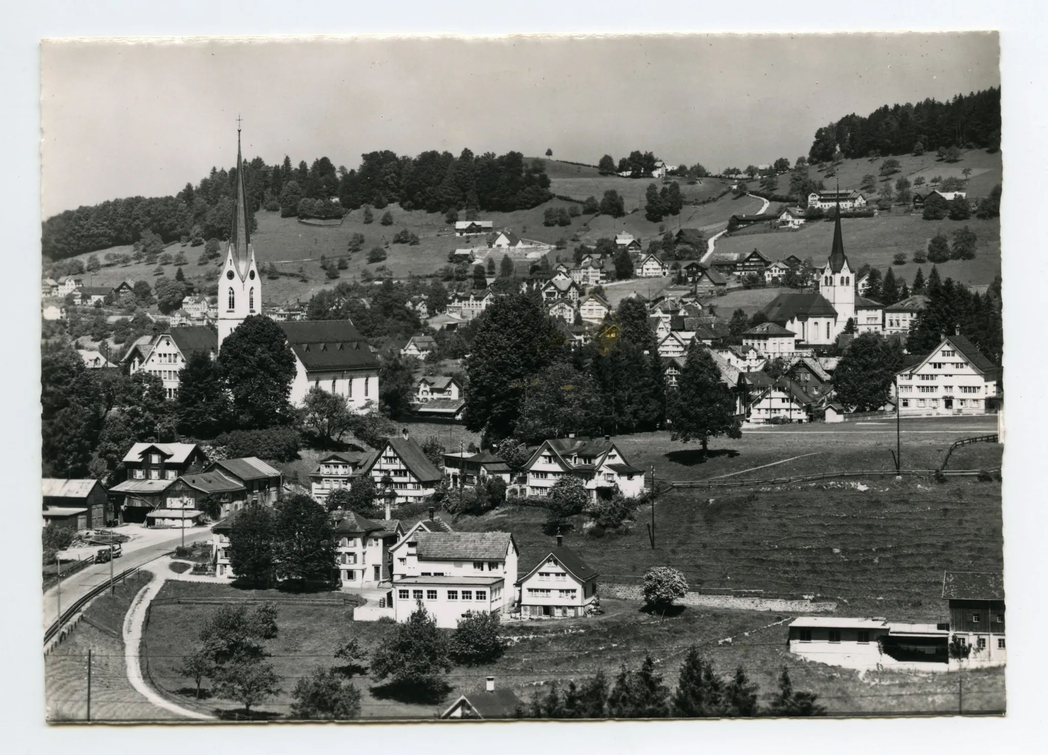 vorne Sammelbüel. Mit beiden Dorfkirchen. Blick zu Fernblick, Frohe Aussicht