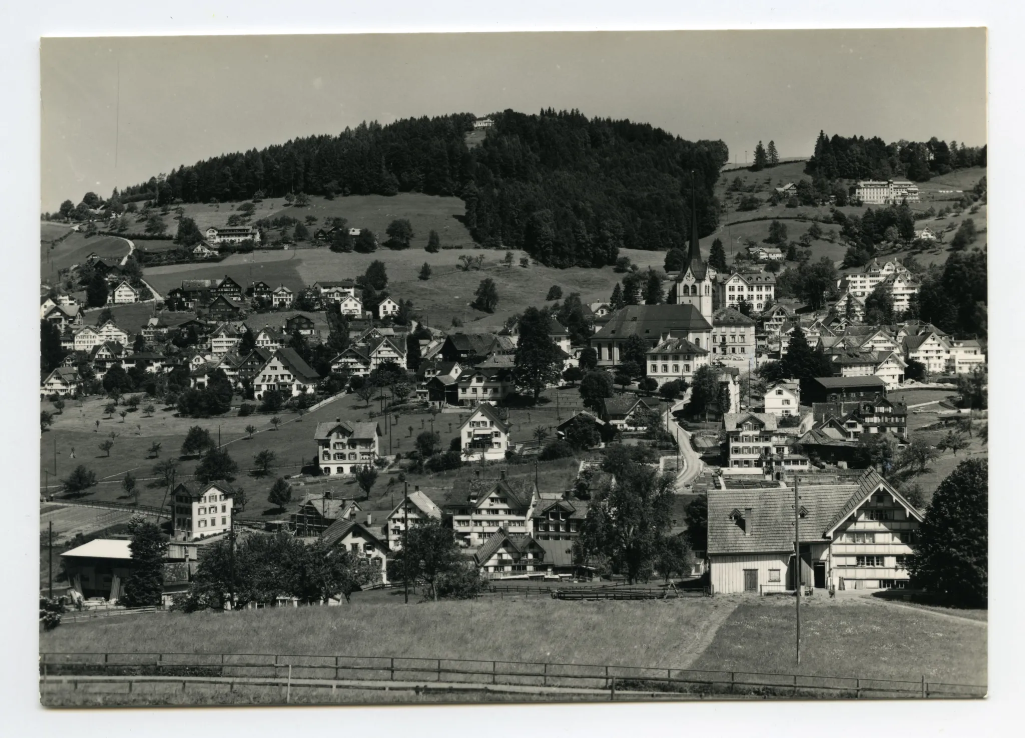 von alter Haslenstrasse / Schönenbüel, mit Bächli, Fernblick, Bad Sonder. Blick zur Frölichsegg
