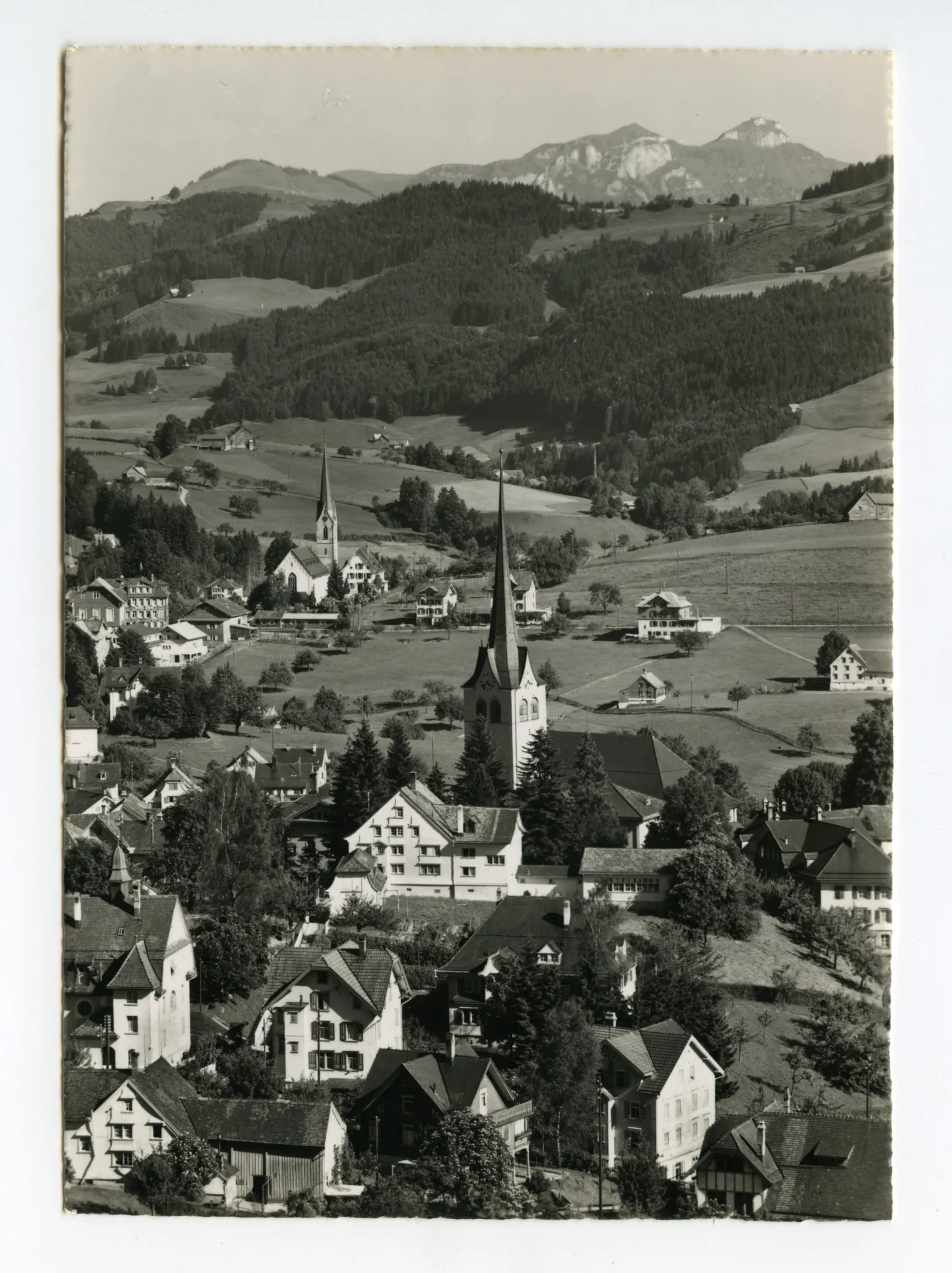beide Dorfkirchen, Linde. Blick zu Steigbach (Hochkamin), Kamor/Hohem Kasten