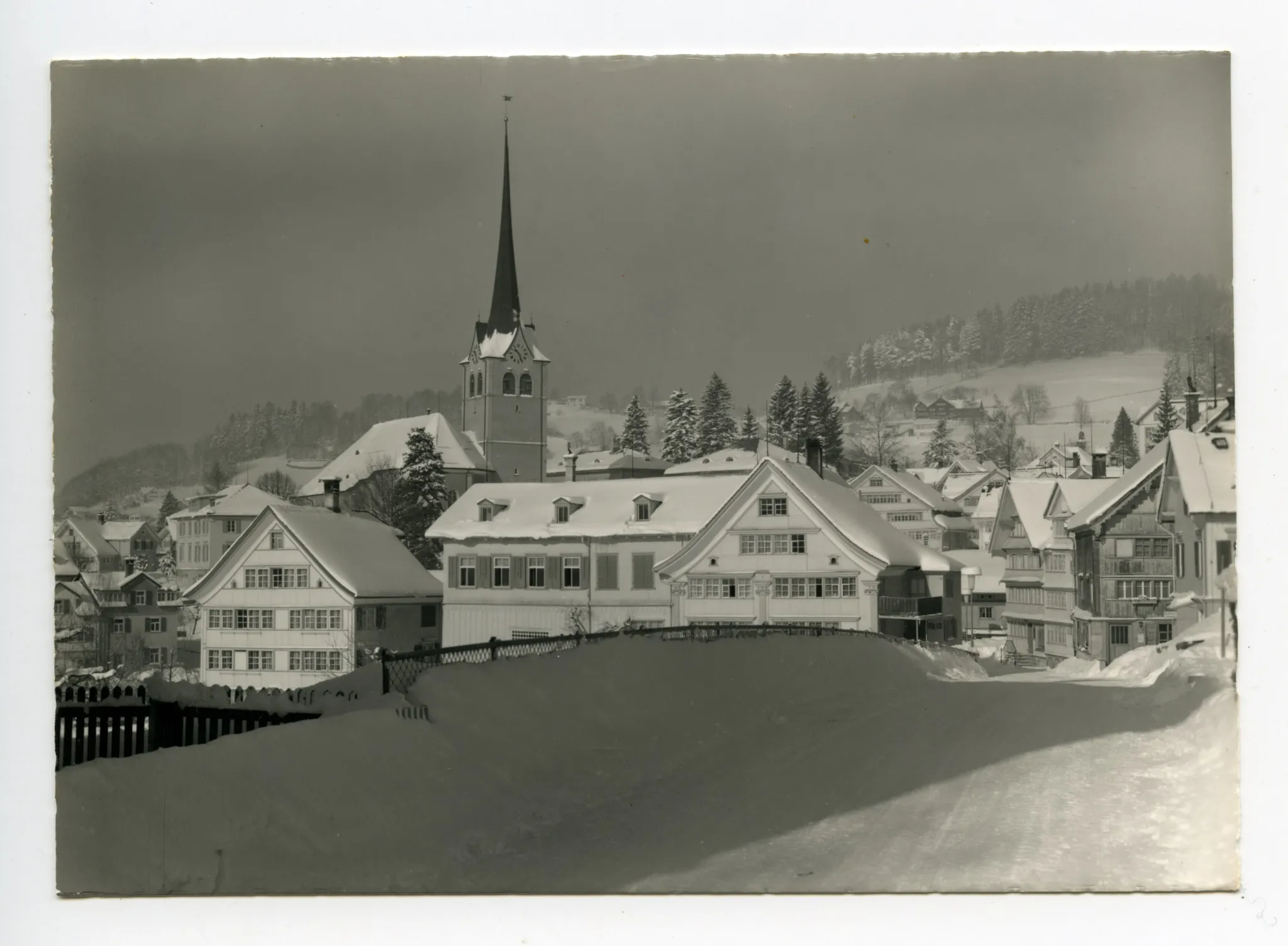 Hechtstrasse, Grubenmannkirche. Blick zum Fernblick (halb verdeckt) und zur Frohen Aussicht