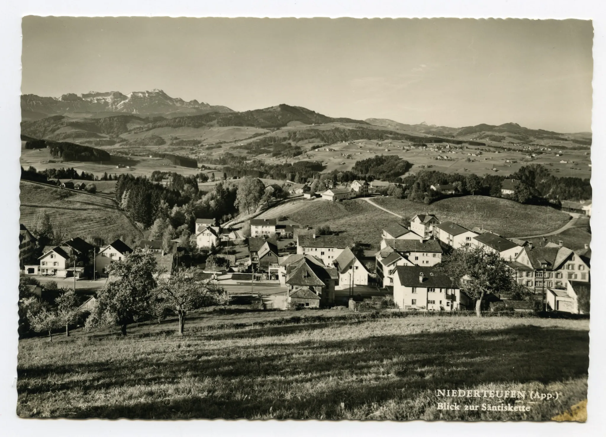 mit Altem Zoll (z.T., am linken Bildrand). Blick nach Süden zu Säntis, Hundwiler Höhe, Stein und Hundwil