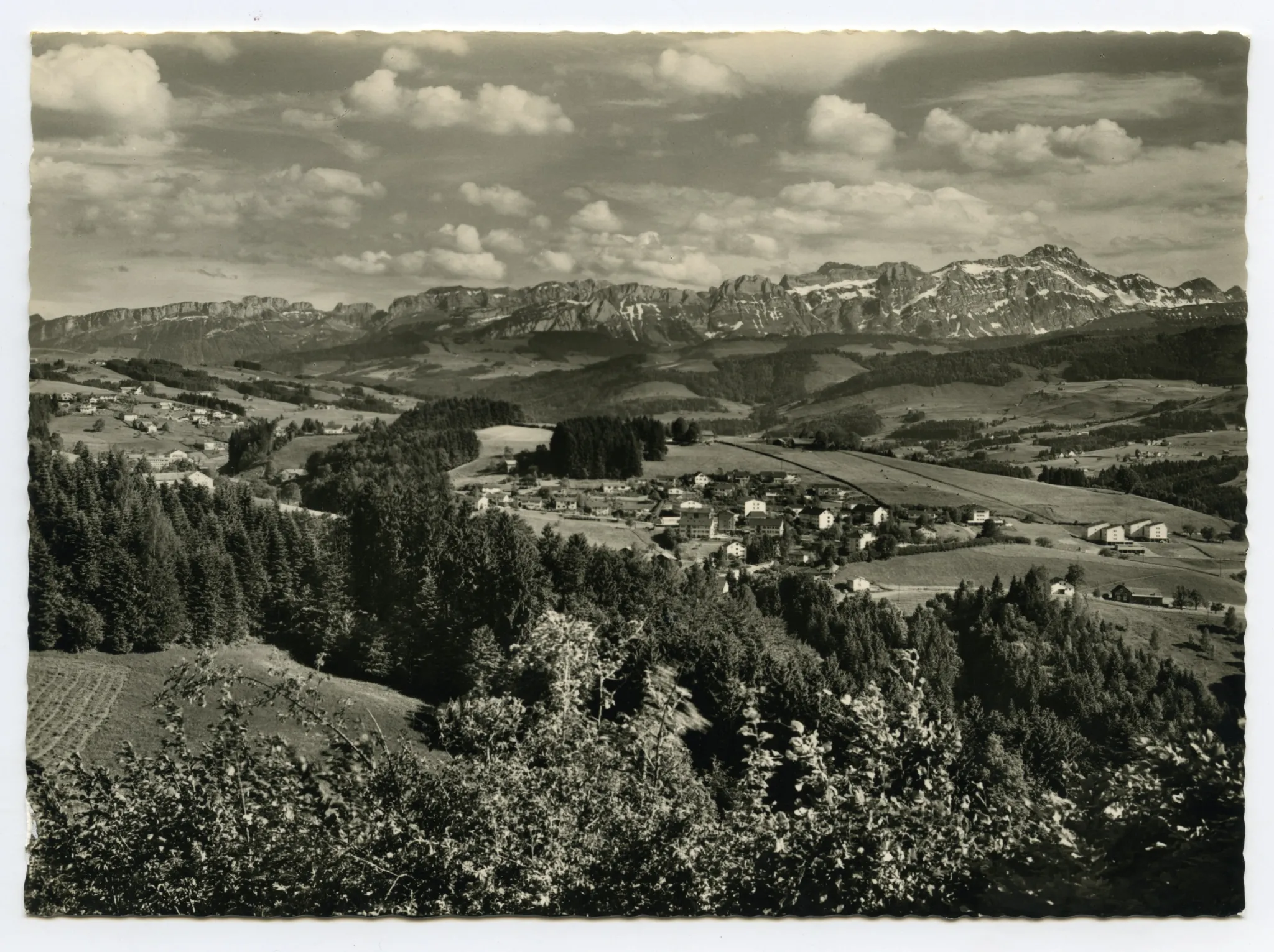 von der Menzlen(?) gesehen, Blick zum Alpstein. Am linken Bildrand Gebiet Rüti/Rütihof, Niederteufen