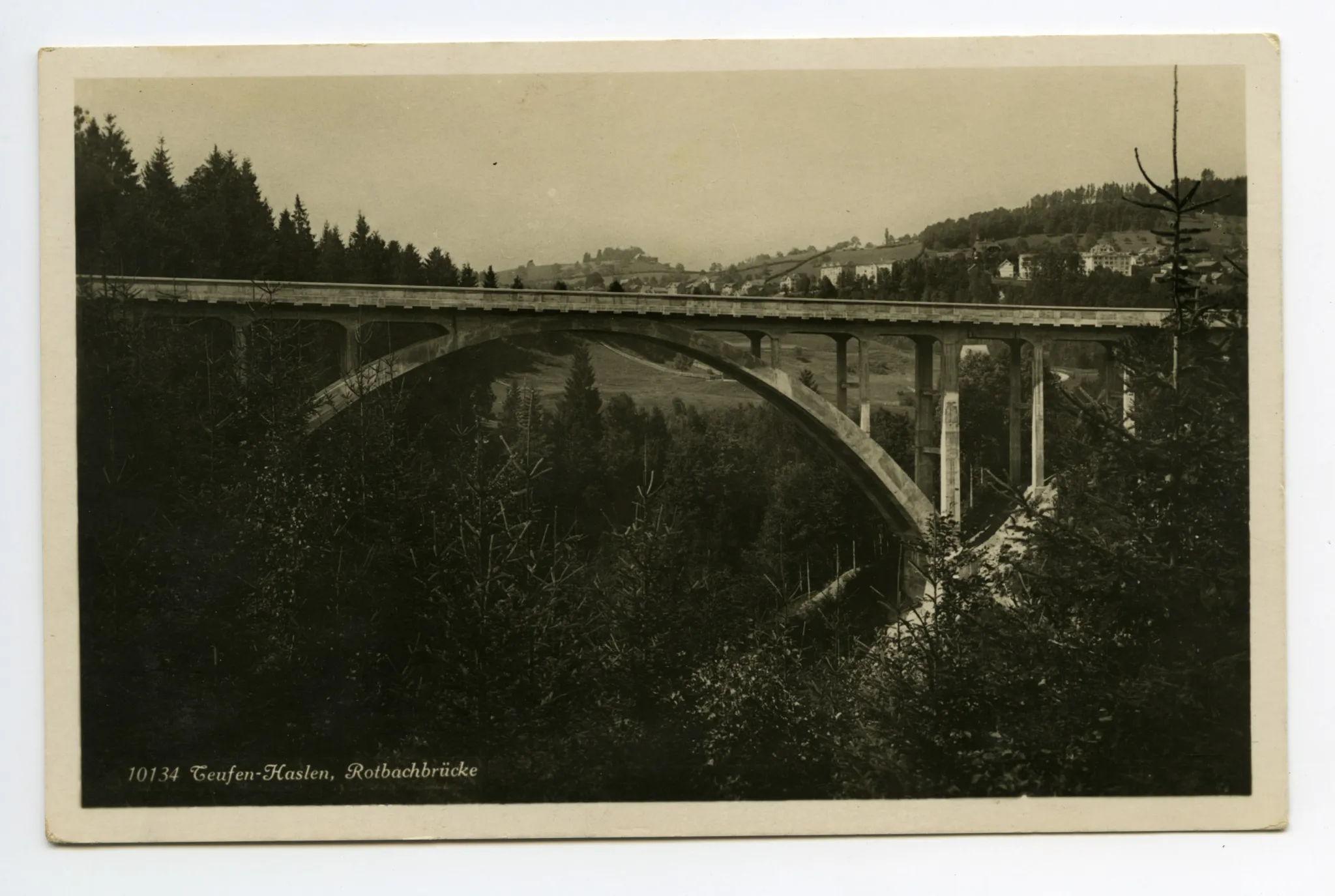 Ansicht der Brücke aus Südwesten, im Hintergrund Rückansicht der Häuser an der Hauptstrasse Teufen (Fa. Preisig)