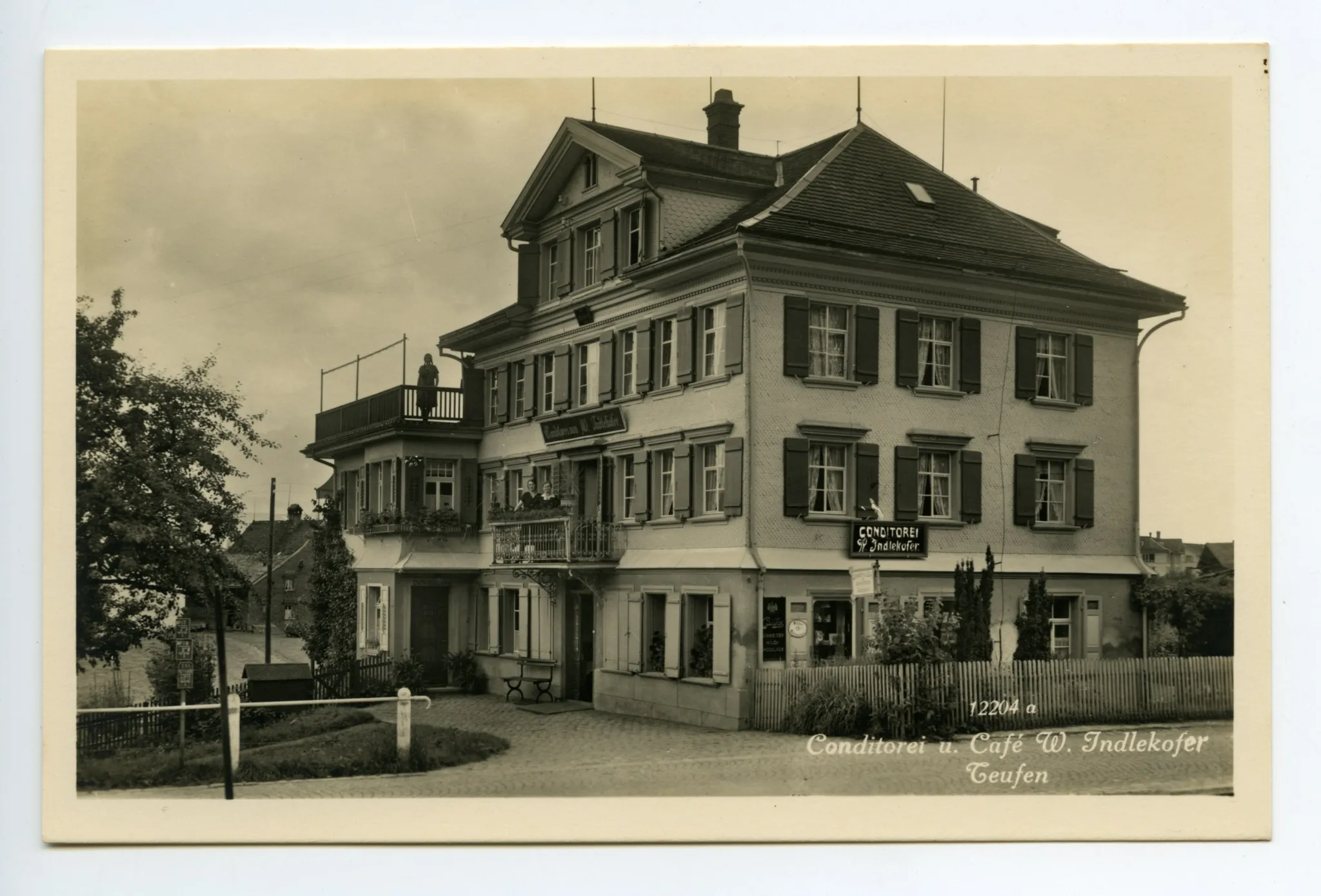 Ansicht aus Nordosten mit Personal auf dem Balkon (vgl. Hc.08-57, identisch, Stempel 1949)