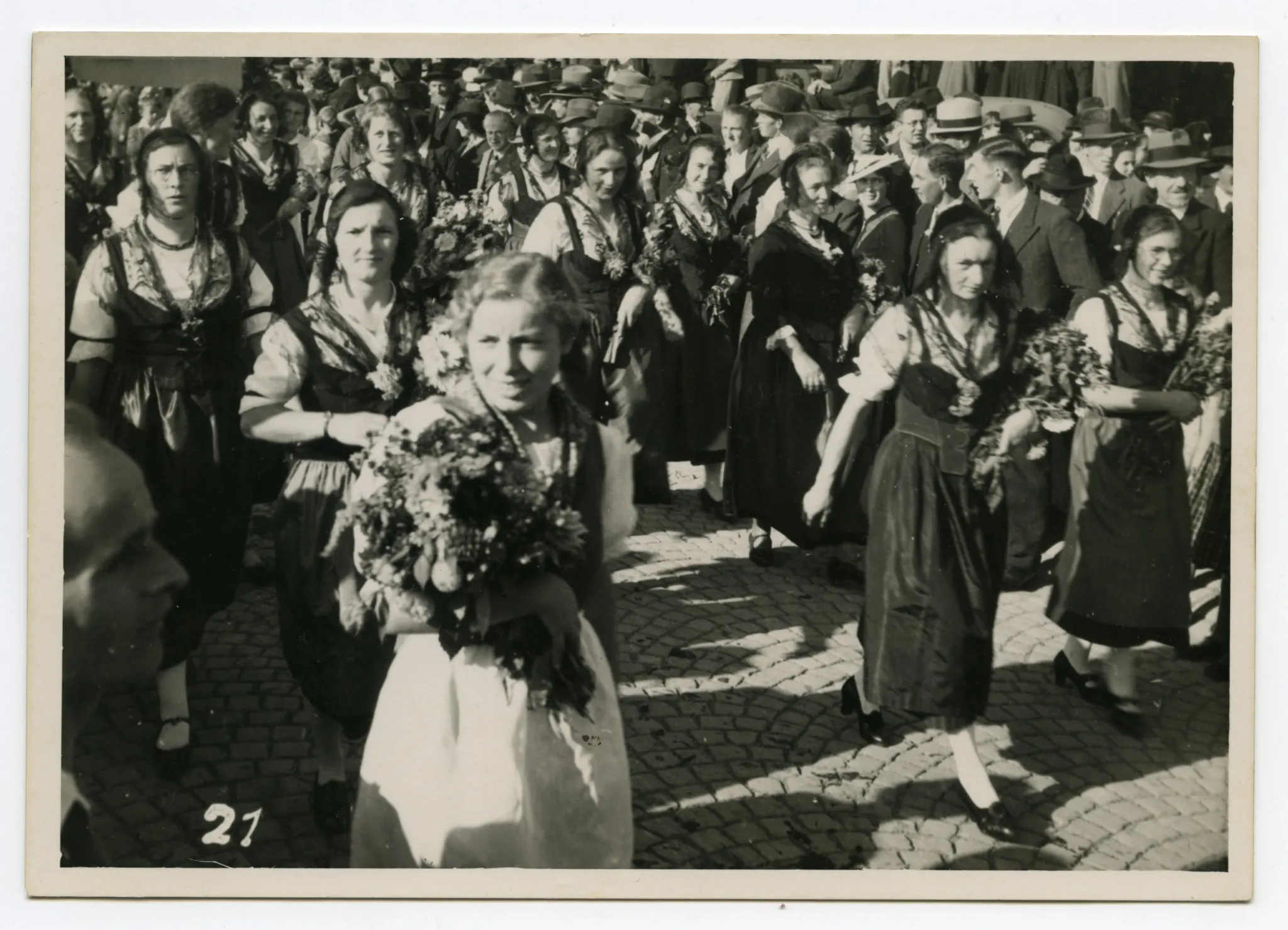 Gruppe der Trachtenfrauen