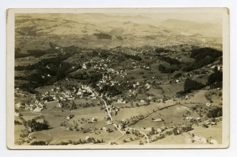 Lortanne/Gremm, Ebni, Dorfplatz, Bad Sonder, Frölichsegg, Stofel/Eggli. Rechts oben sichtbar Fürstenlandbrücke (BT-Brücke), Blickrichtung am Horizont: AR-Hinterland