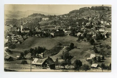 von Schlatterlehn. Mit Sammelbüel, Linde, Zeughaus, Ebni (z.T.), Friedhof, beiden Dorfkirchen. Blick zum Eggli