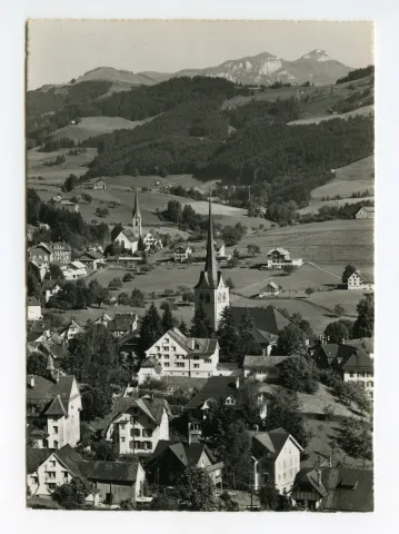 beide Dorfkirchen, Linde. Blick zu Steigbach (Hochkamin), Kamor/Hohem Kasten