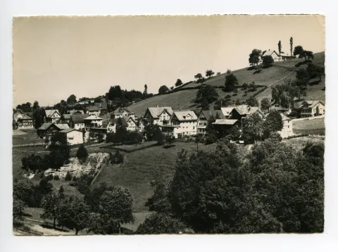 mit ehem. Steinbruch (Bäume, Büsche!), Blick nach Nordwesten