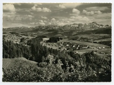 von der Menzlen(?) gesehen, Blick zum Alpstein. Am linken Bildrand Gebiet Rüti/Rütihof, Niederteufen