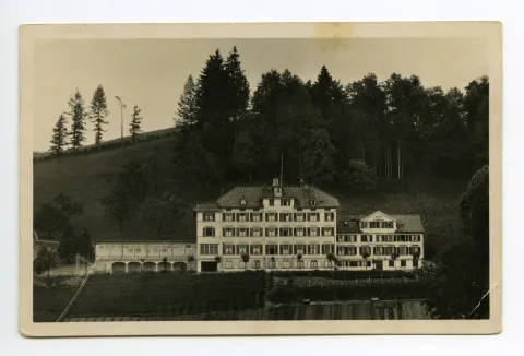 Gesamtansicht mit Garten und Gemüsebeet im Vordergrund; Karte 2:(vgl. Hc.08-15, identisch)