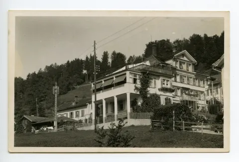 Ansicht aus Südosten mit überdachtem Balkon