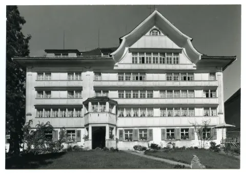 Direktionshaus mit Sitzplatz, (vgl. Hc.08-92, Karte identisch, Datierung um 1970)