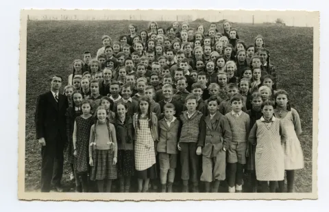 Gruppenbild mit Chorleiter Peter Juon